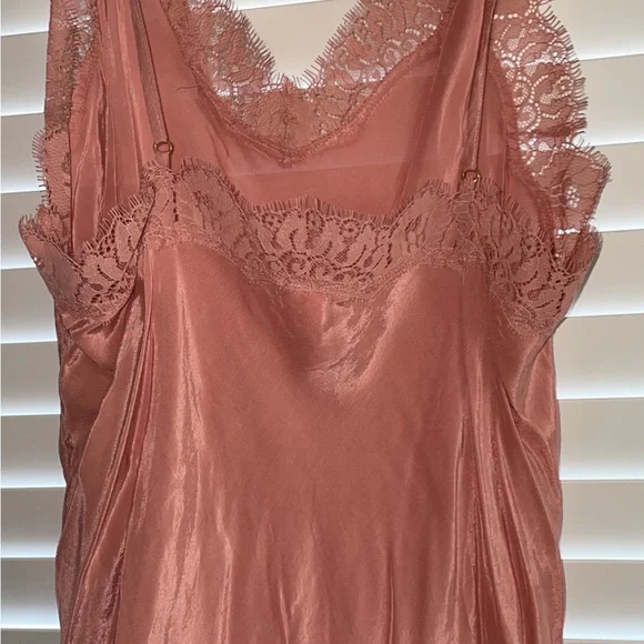 Victoria Secret - Picture 2 of 3